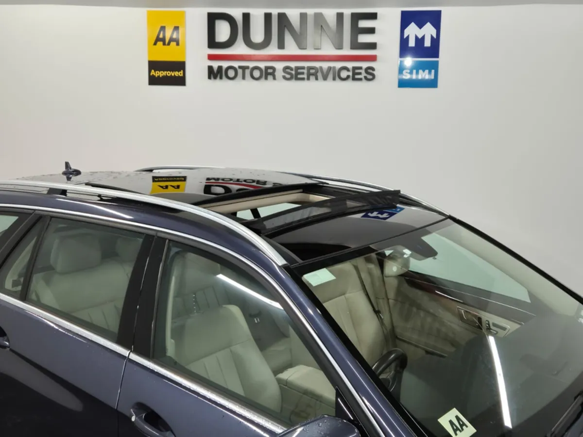 Mercedes-Benz E-Class **AMG SPORT PREMIUM**PAN ROO - Image 4