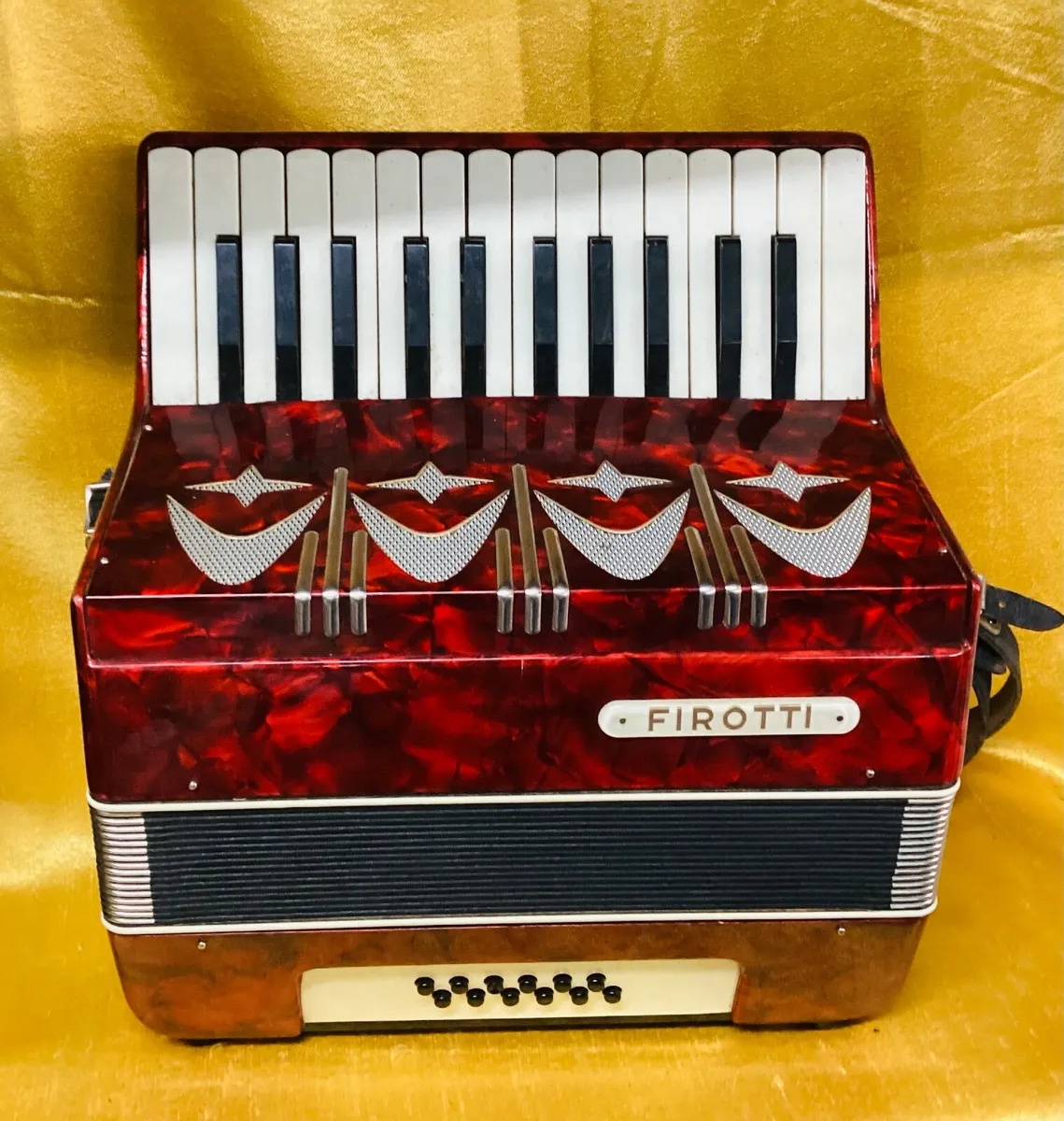 FIROTTI 26 KEY 12 BASS COMPACT ACCORDION USED - Image 1