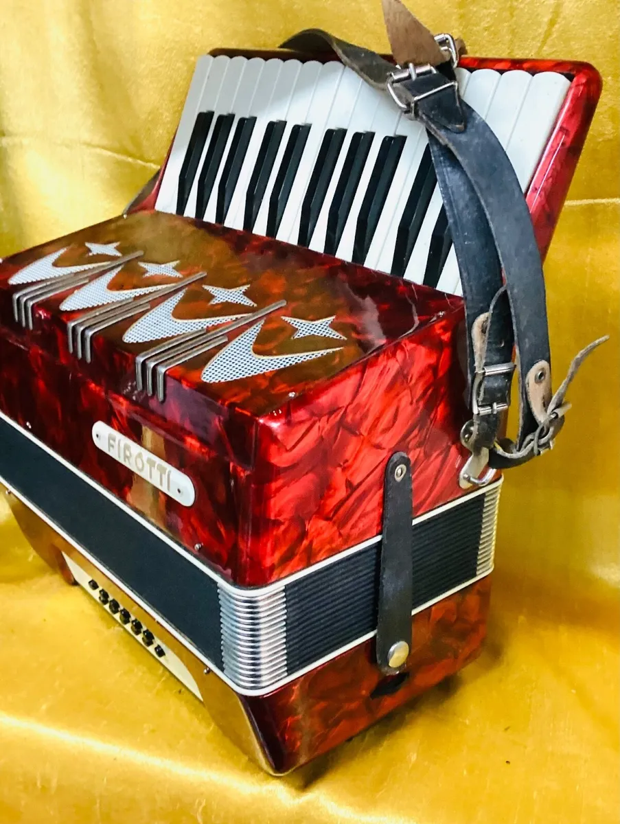 FIROTTI 26 KEY 12 BASS COMPACT ACCORDION USED - Image 4