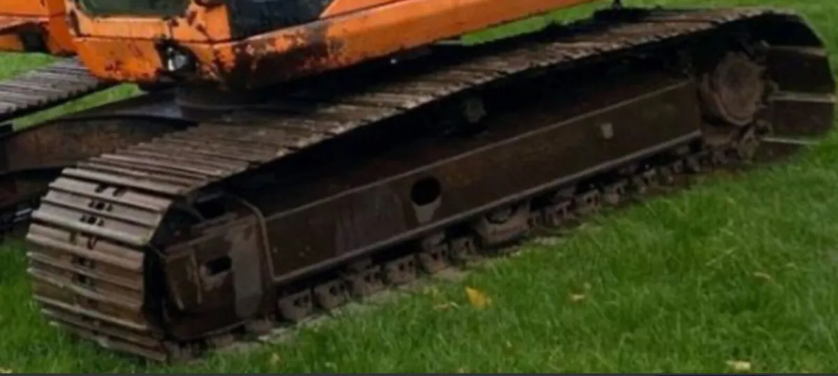 Wanted 20 inch / 500 mill digger pads - Image 1