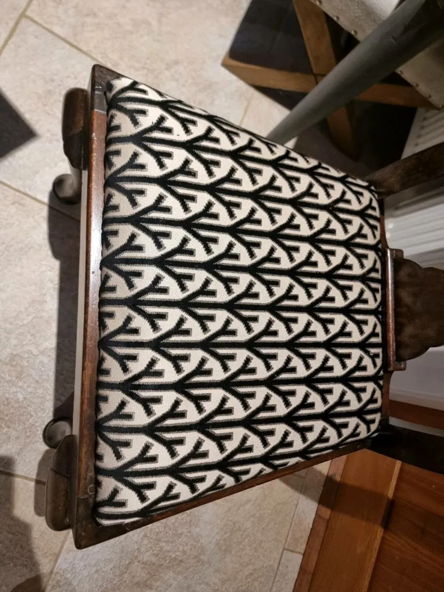 Beautiful Extendable Table, Chairs & Bench €1,200 - Image 3