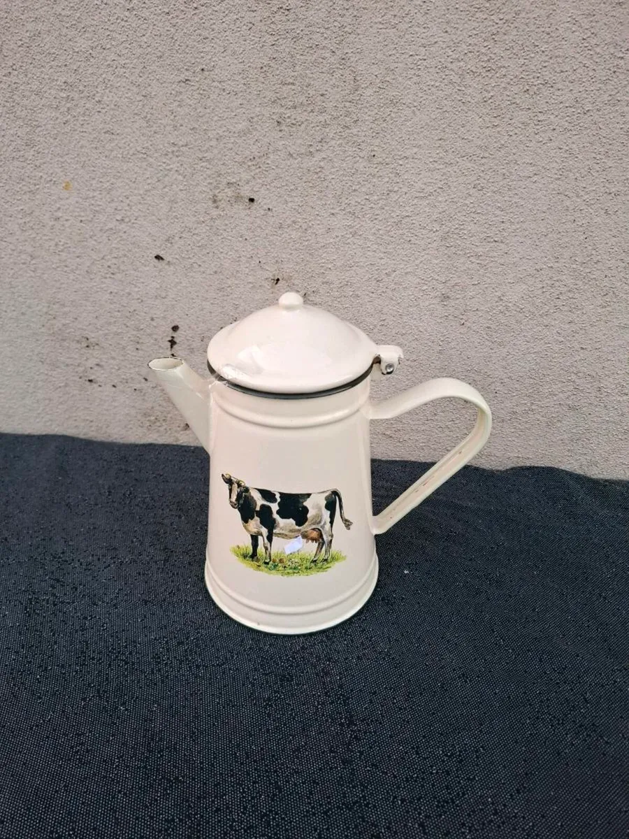 Enamel cow tea pot postage possible - Image 1
