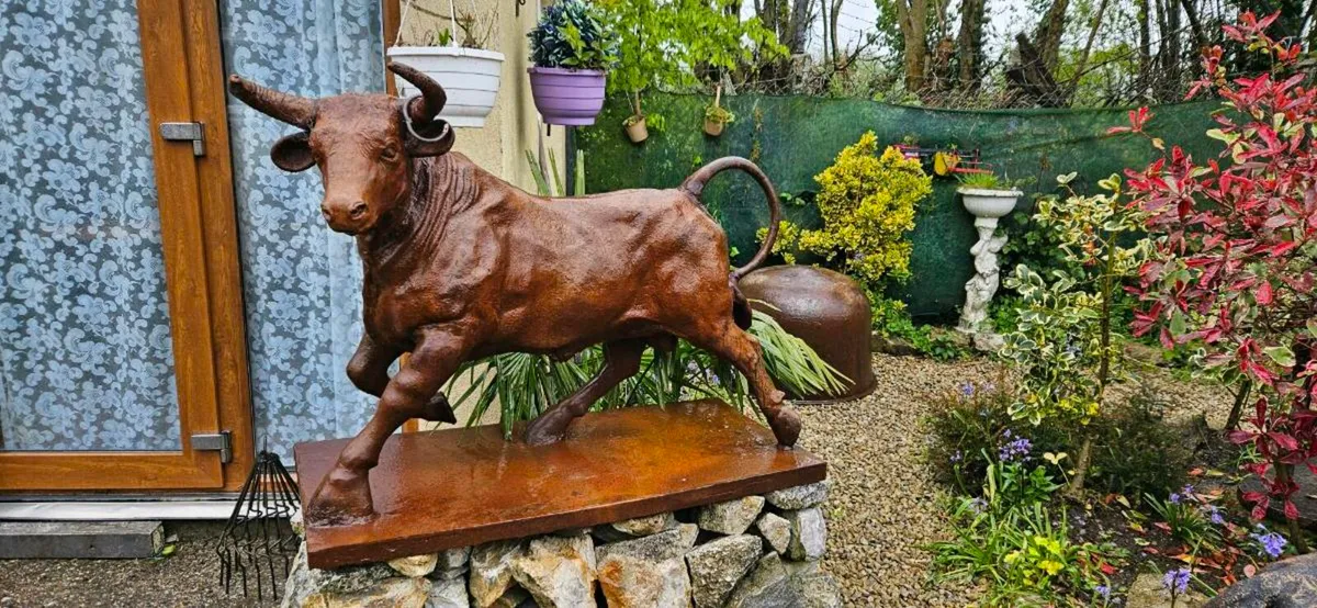 CAST IRON  BULL - Image 3