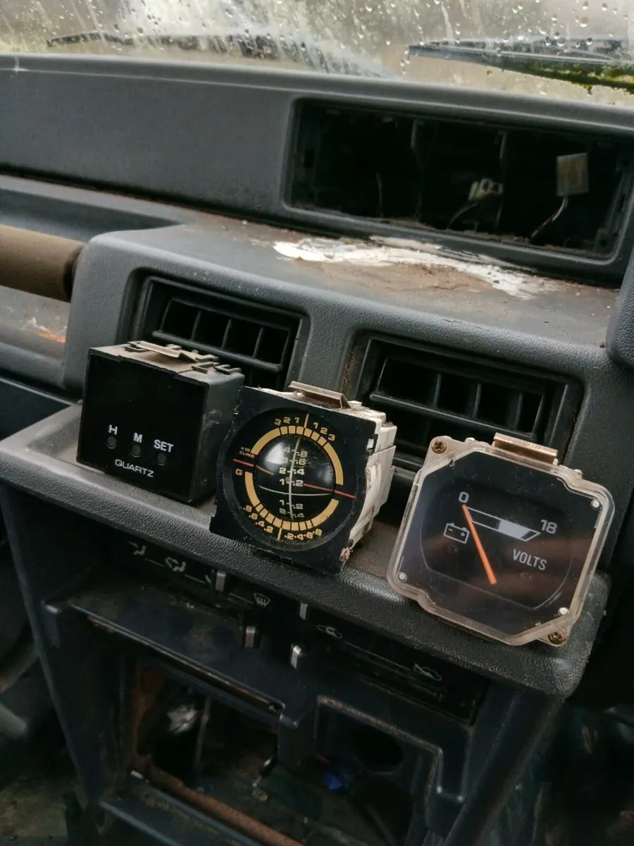 1993 daihatsu fourtrak alloys/3 clocks - Image 1