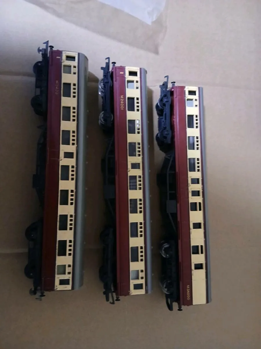 00 GAUGE COACHES - Image 1