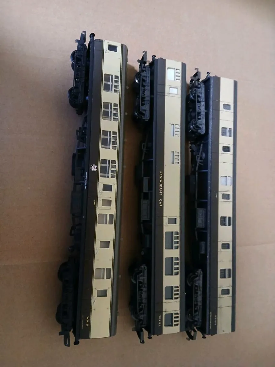 00 GAUGE COACHES - Image 2