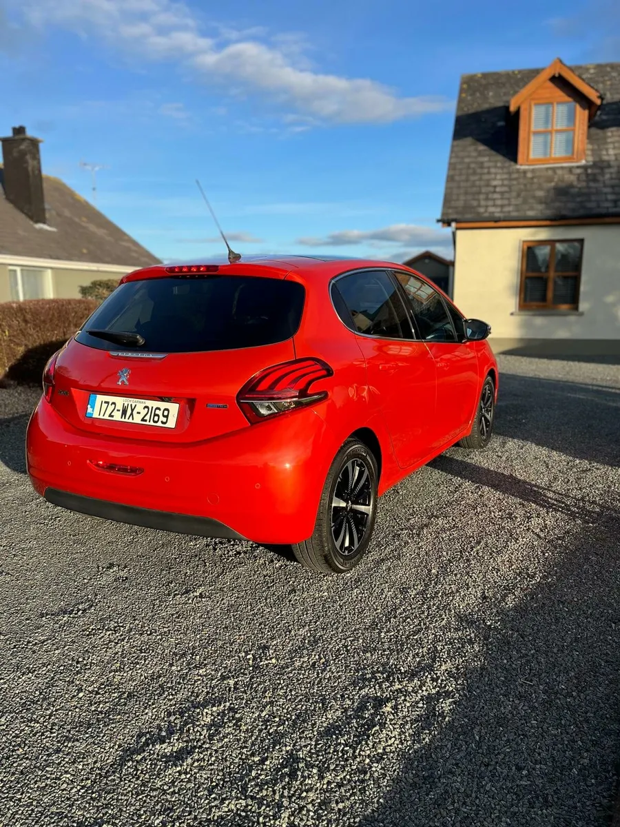Peugeot 208 2017 1.2 ALLURE - Image 2