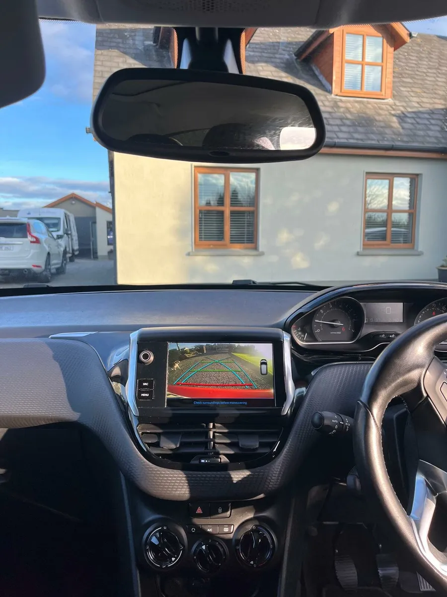 Peugeot 208 2017 1.2 ALLURE - Image 4