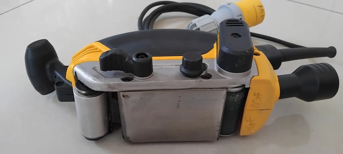 Dewalt D26480-LX Belt Sander 110v - Image 4