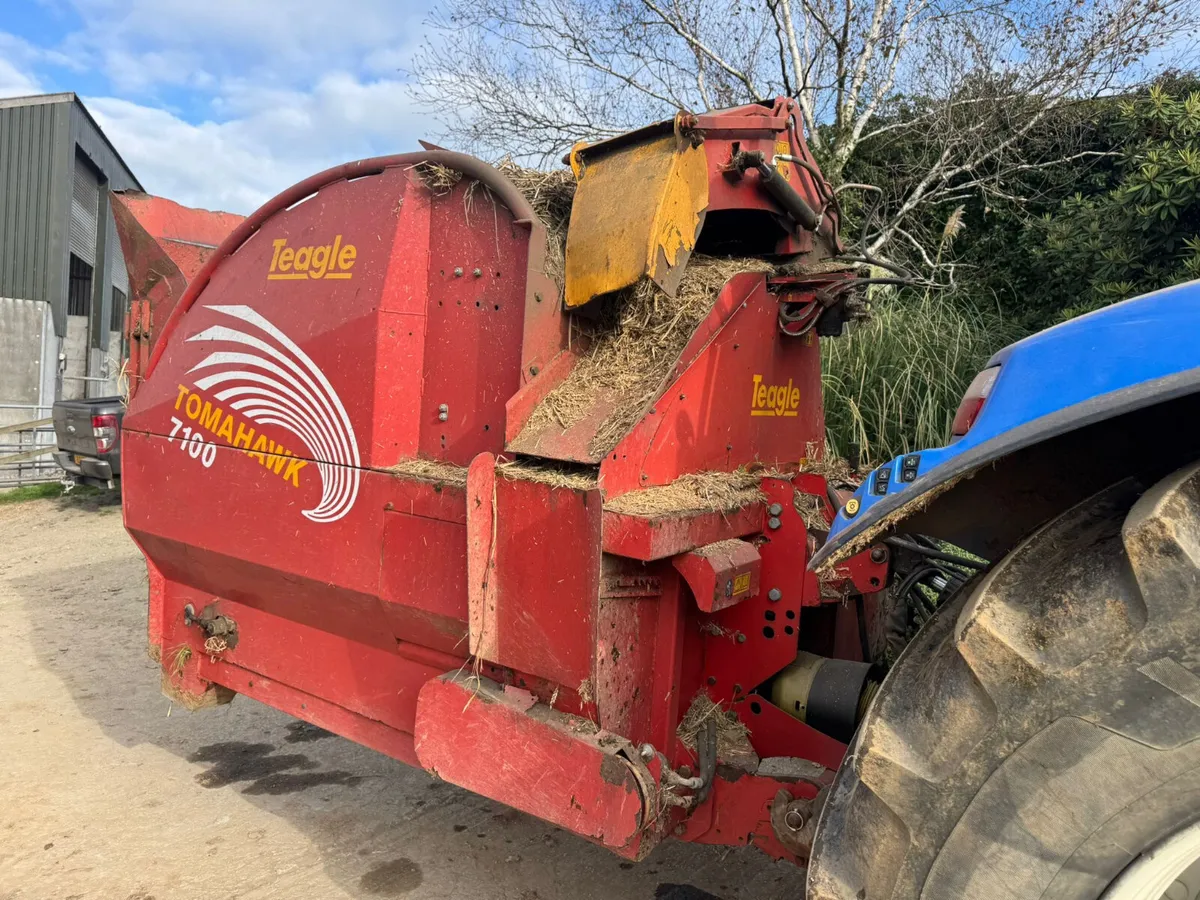 2015 Teagle 7100 Tomahawk Straw Blower - Image 1