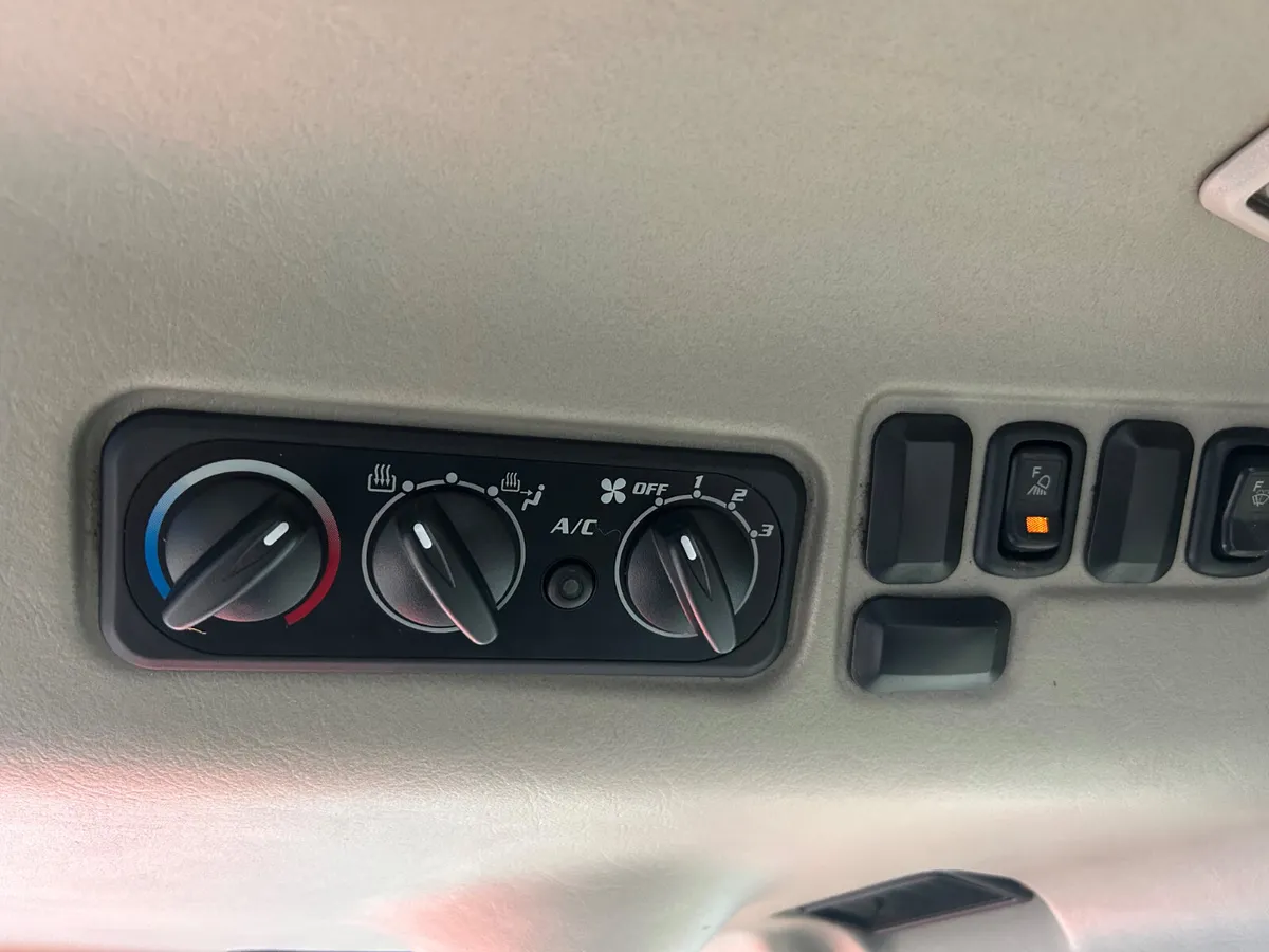 Kubota L5740 Compact Tractor - Image 2