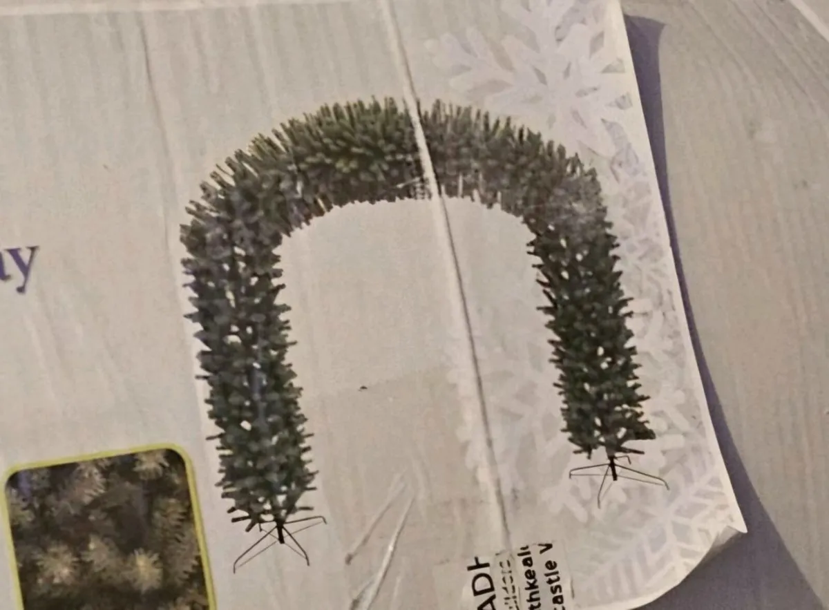 Christmas Fir Archway - Image 2