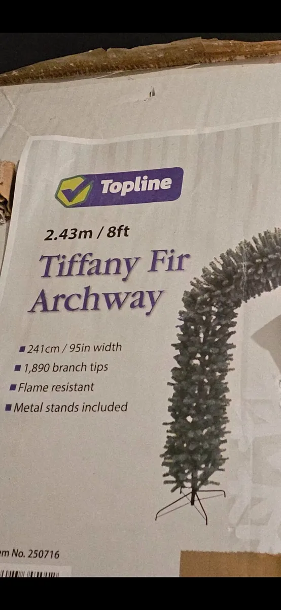 Christmas Fir Archway - Image 3