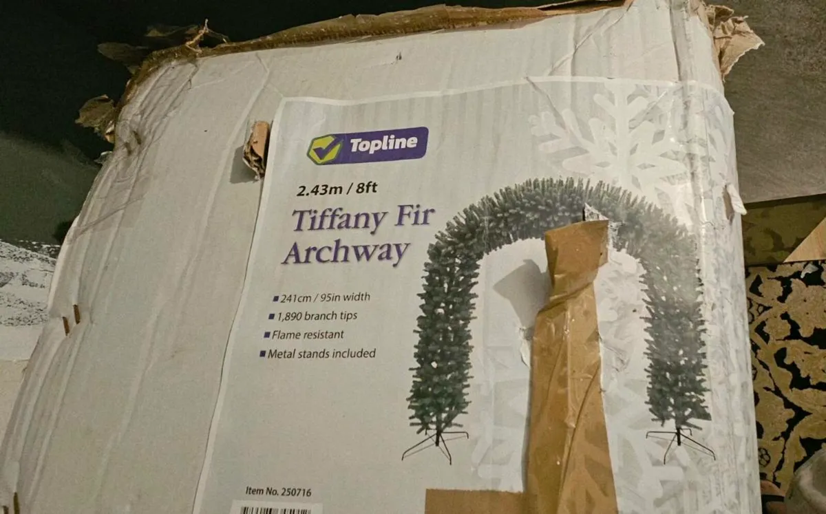 Christmas Fir Archway - Image 4