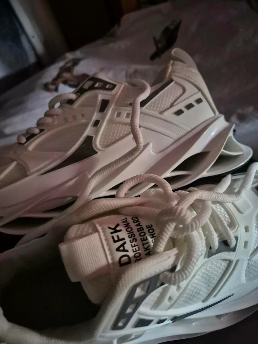 NEW TRAINERS - Image 2