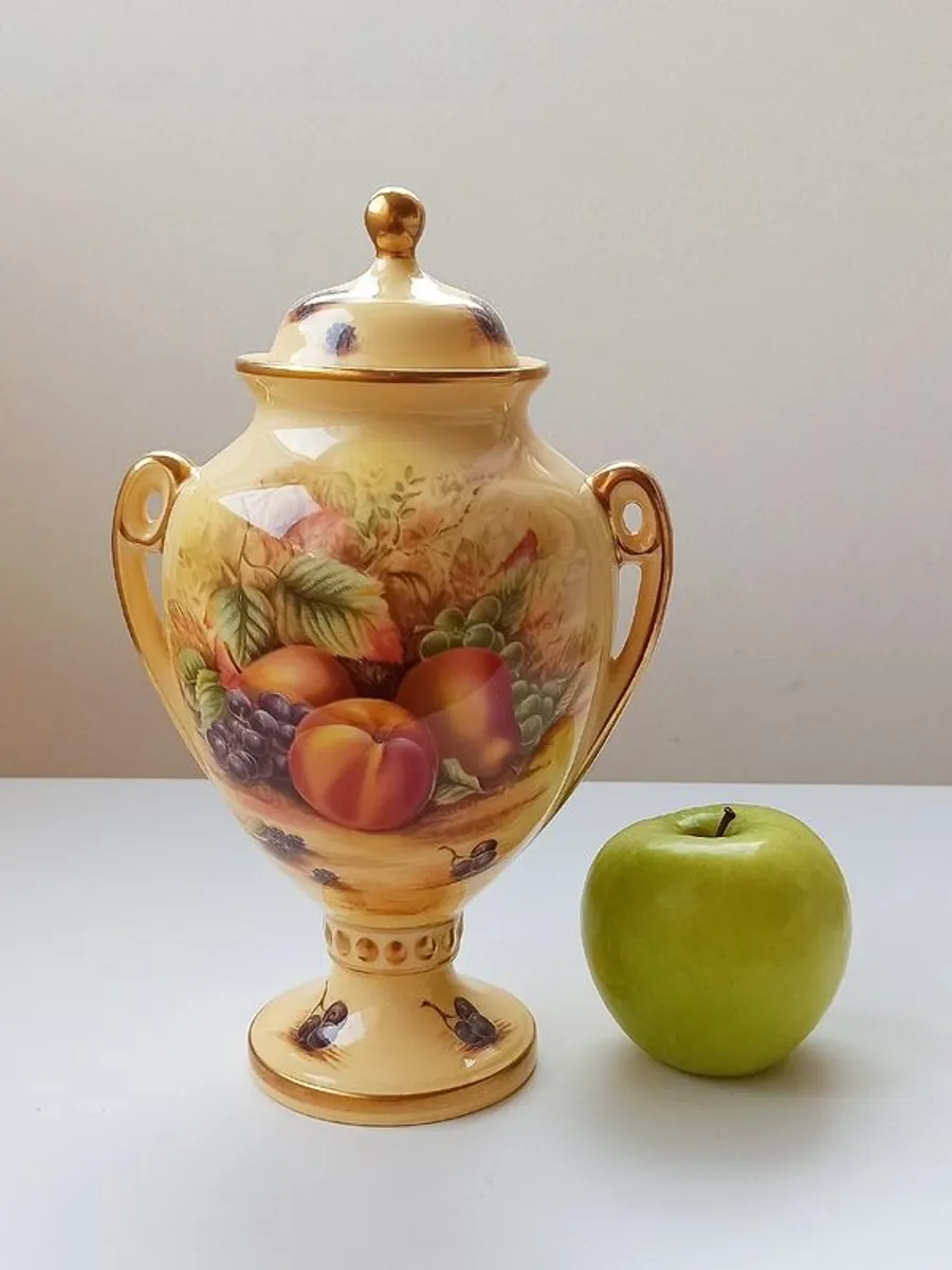 Vintage Aynsley "Orchard Gold"  twin handled urn/vase with lid  Fine English Bone China  made in England   H 22.5cm - Image 1