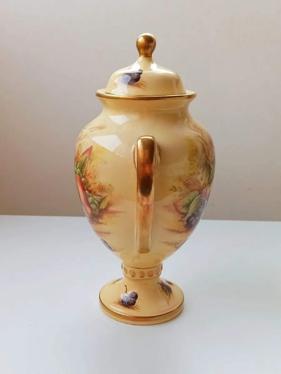 Vintage Aynsley "Orchard Gold"  twin handled urn/vase with lid  Fine English Bone China  made in England   H 22.5cm - Image 2