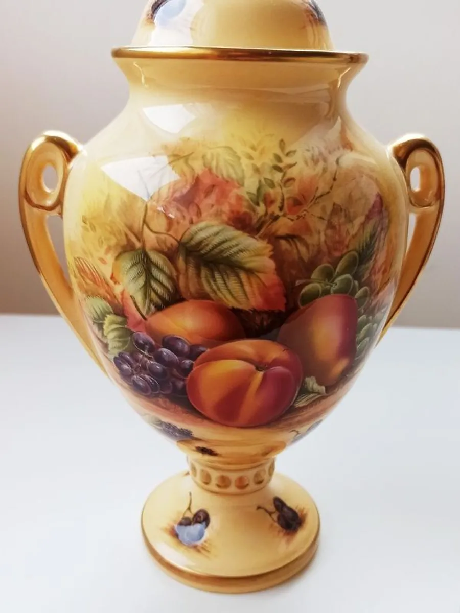 Vintage Aynsley "Orchard Gold"  twin handled urn/vase with lid  Fine English Bone China  made in England   H 22.5cm - Image 3