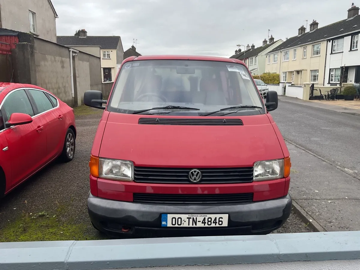 Volkswagen Caravelle 2000 - Image 1