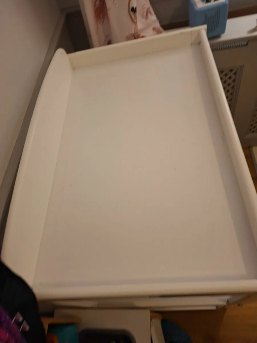 Baby changing unit - Image 1