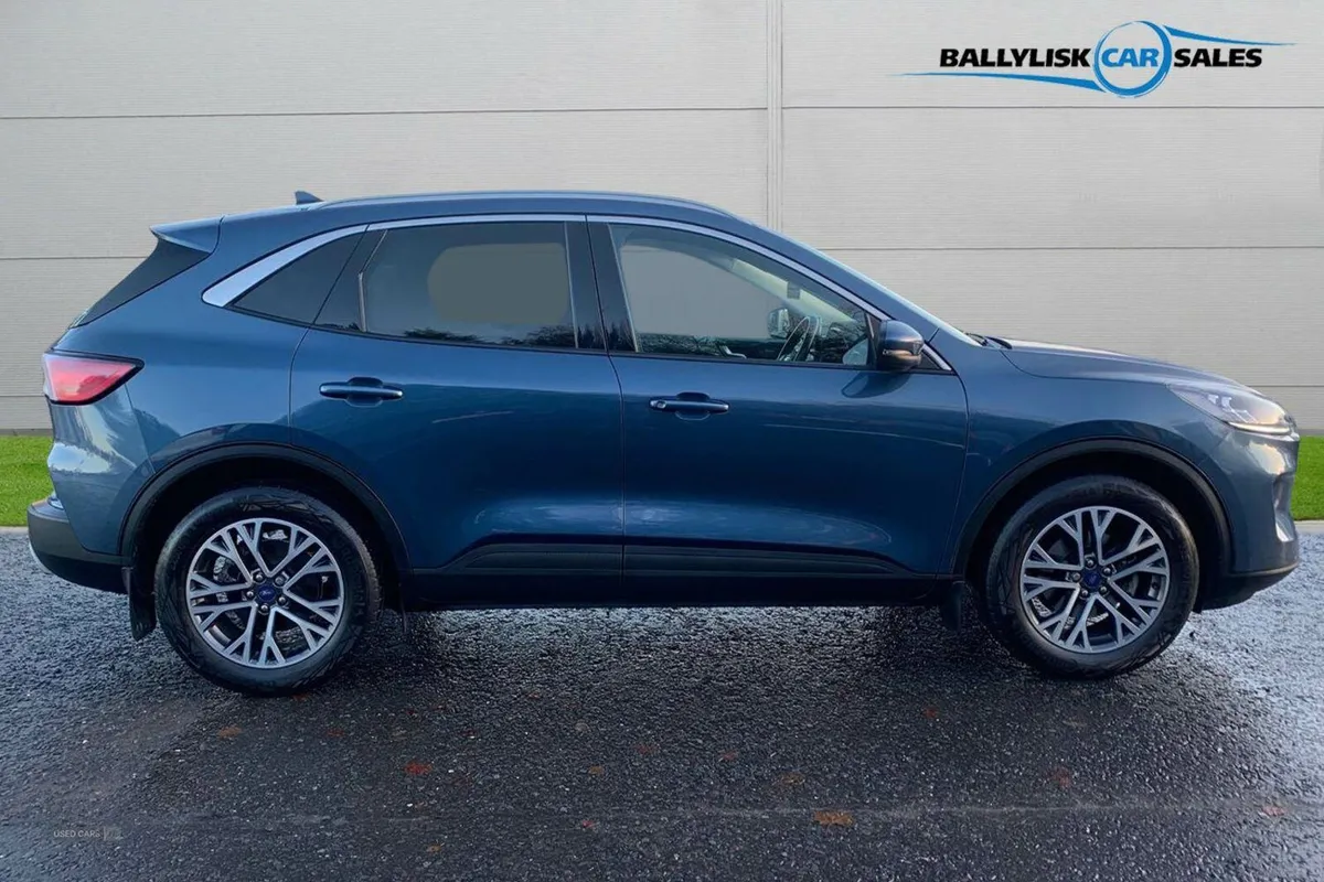 Ford Kuga 1.5 TDCi Titanium Edition Auto in Chrome - Image 3