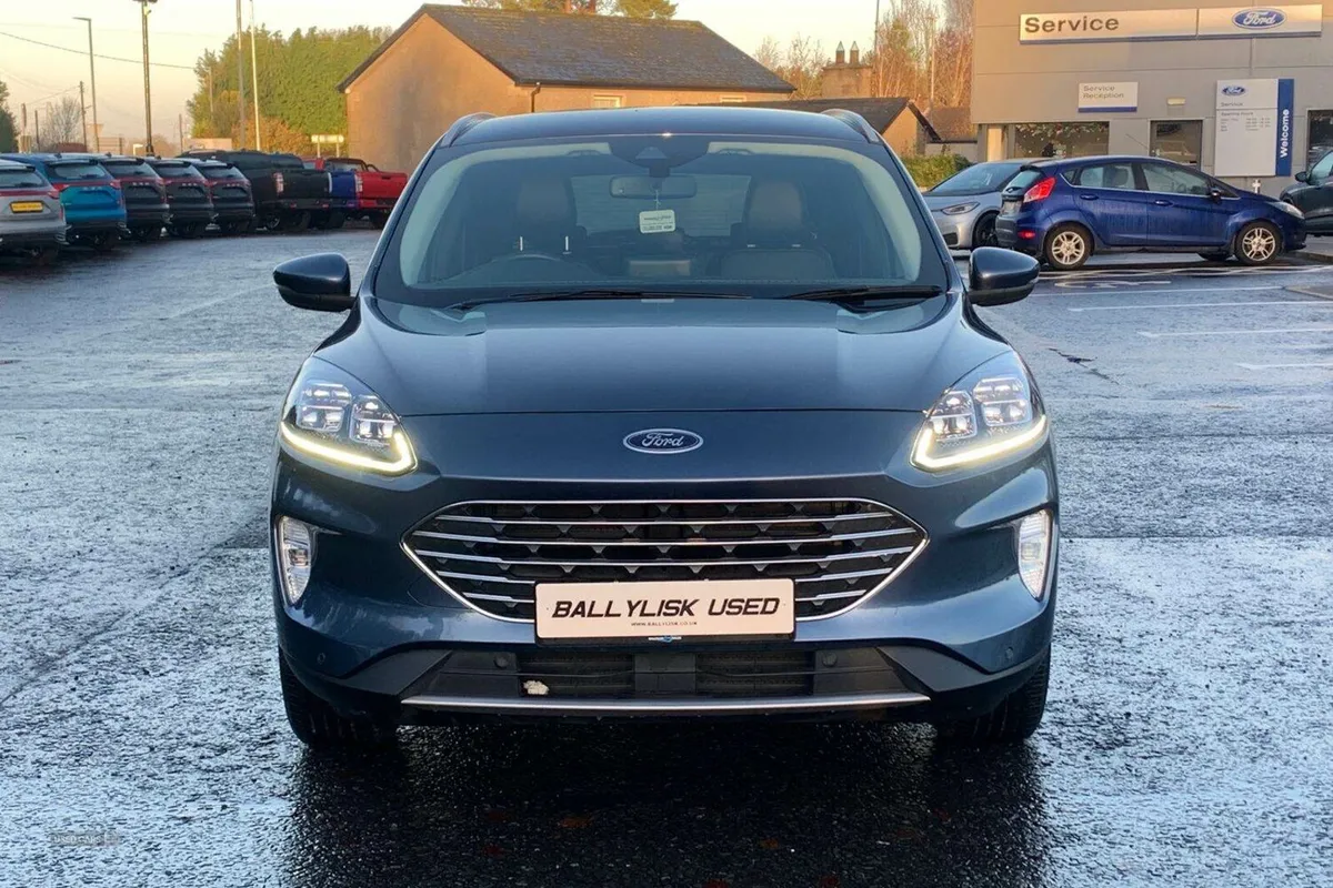 Ford Kuga 1.5 TDCi Titanium Edition Auto in Chrome - Image 4