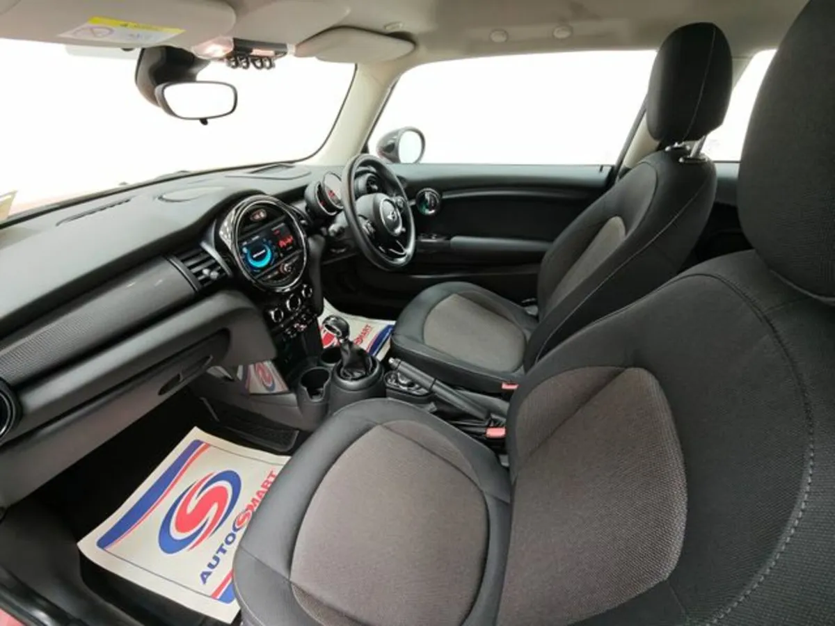 Mini Cooper **GREAT SPEC** 1.5 Automatic, Reversin - Image 4