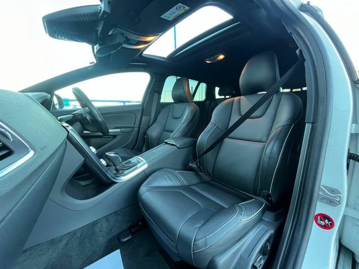 Volvo V60 D4 R-DESIGN 2.0 D // TILT & SLIDE OPENIN - Image 2
