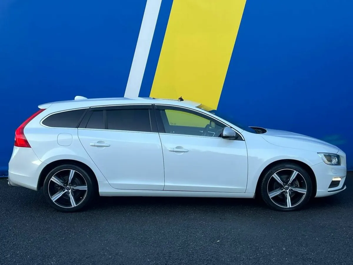 Volvo V60 D4 R-DESIGN 2.0 D // TILT & SLIDE OPENIN - Image 4