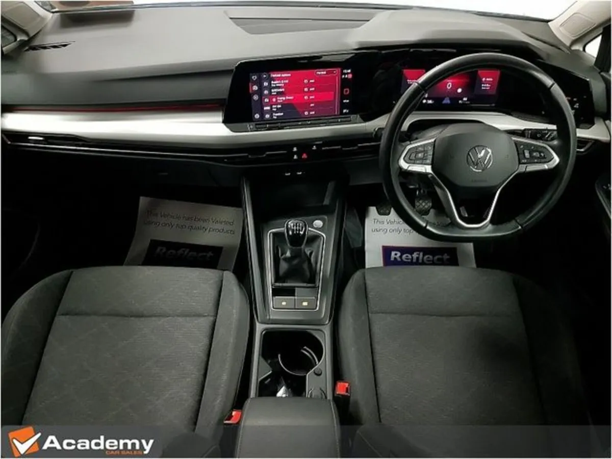 Volkswagen Golf Life 2.0 TDI 115HP 5DR - Image 2