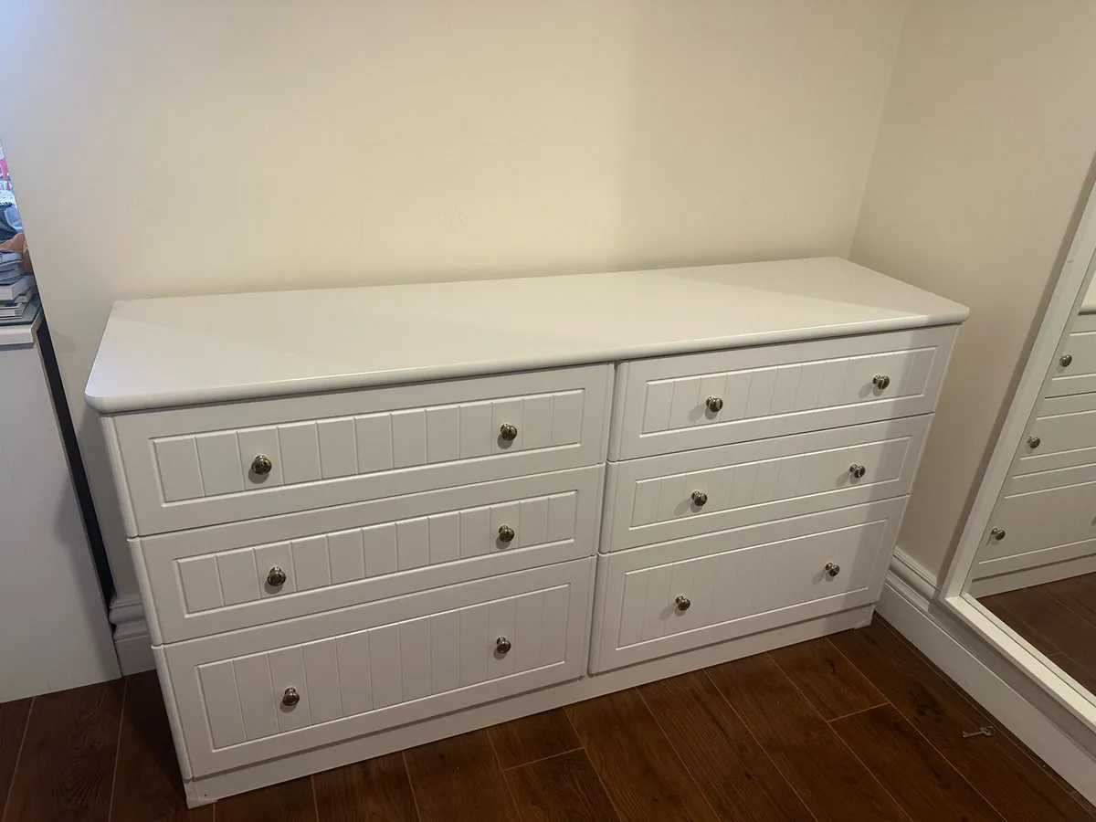 Chest of drawers - Image 1