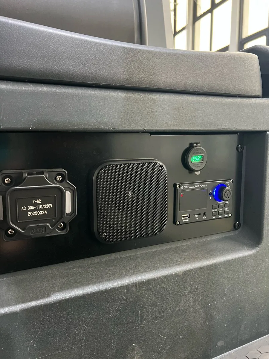 LVTONG RIDE-ON FLOOR SCRUBBER - Image 2