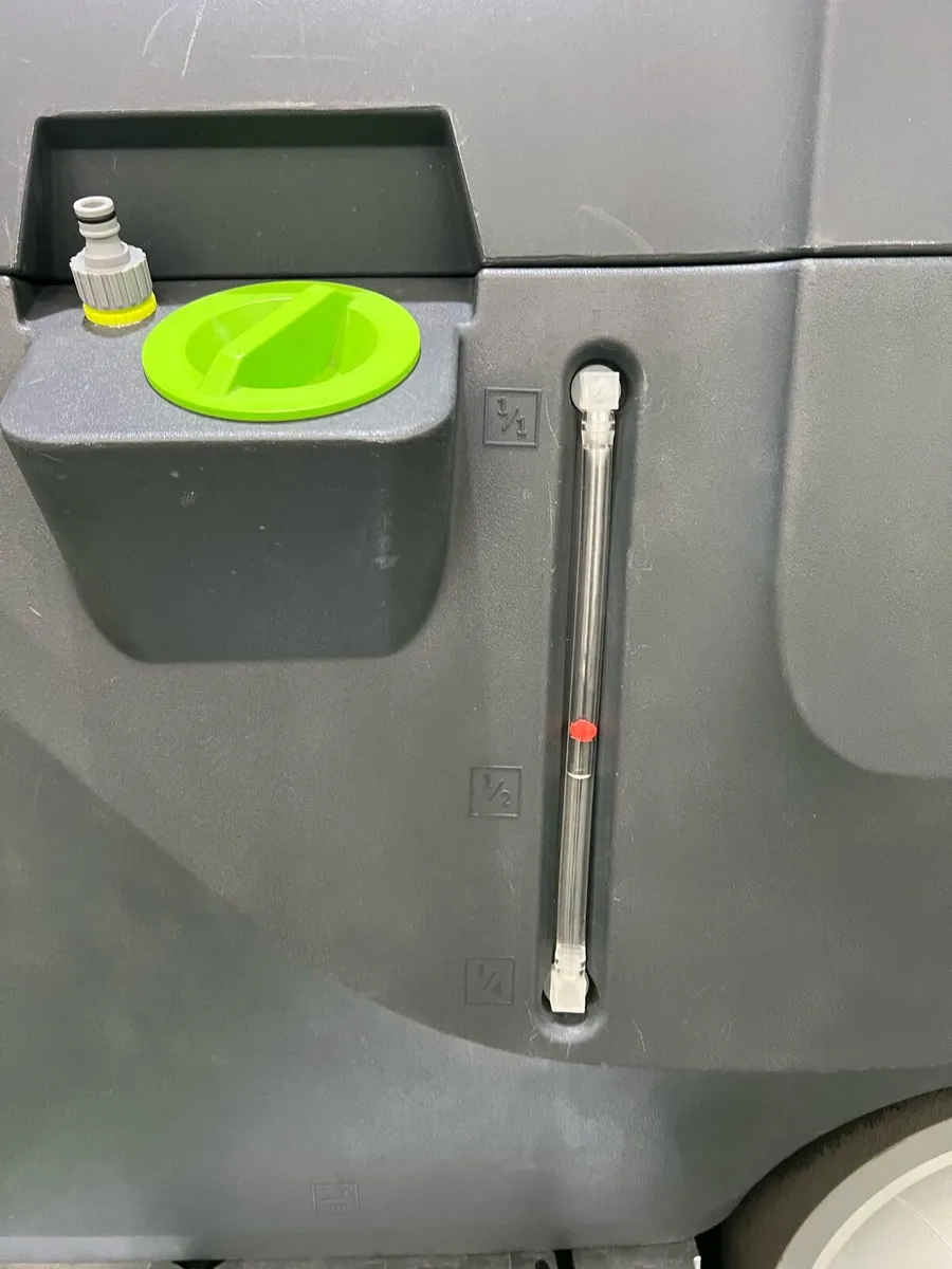 LVTONG RIDE-ON FLOOR SCRUBBER - Image 4