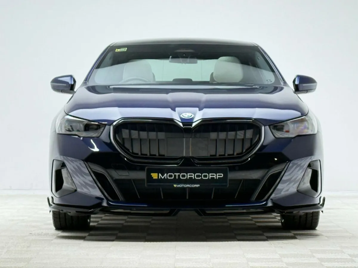 BMW 5-Series 550E M SPORT PRO XDRIVE - Image 2