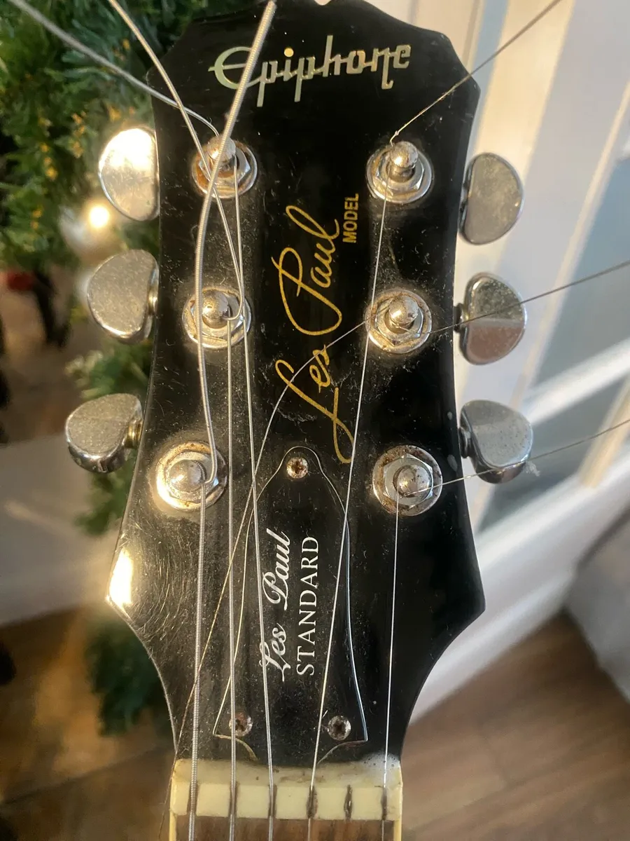 Les Paul Guitar - Image 2