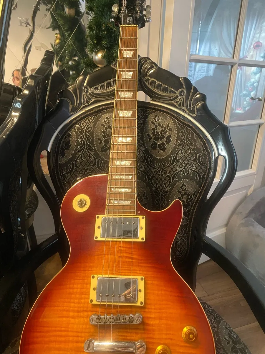 Les Paul Guitar - Image 3
