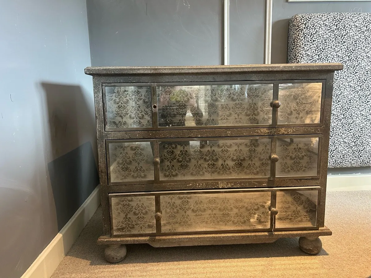 Chest of drawers - Image 1