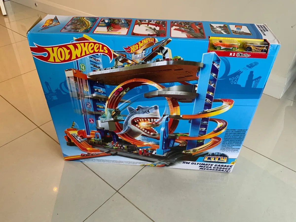Hot wheels ultimate shark garage - Image 2