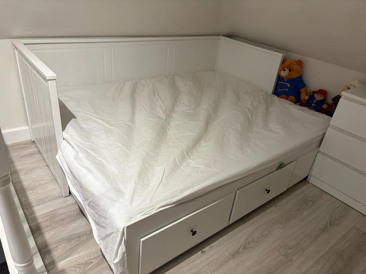 Day bed and sofa - Image 2