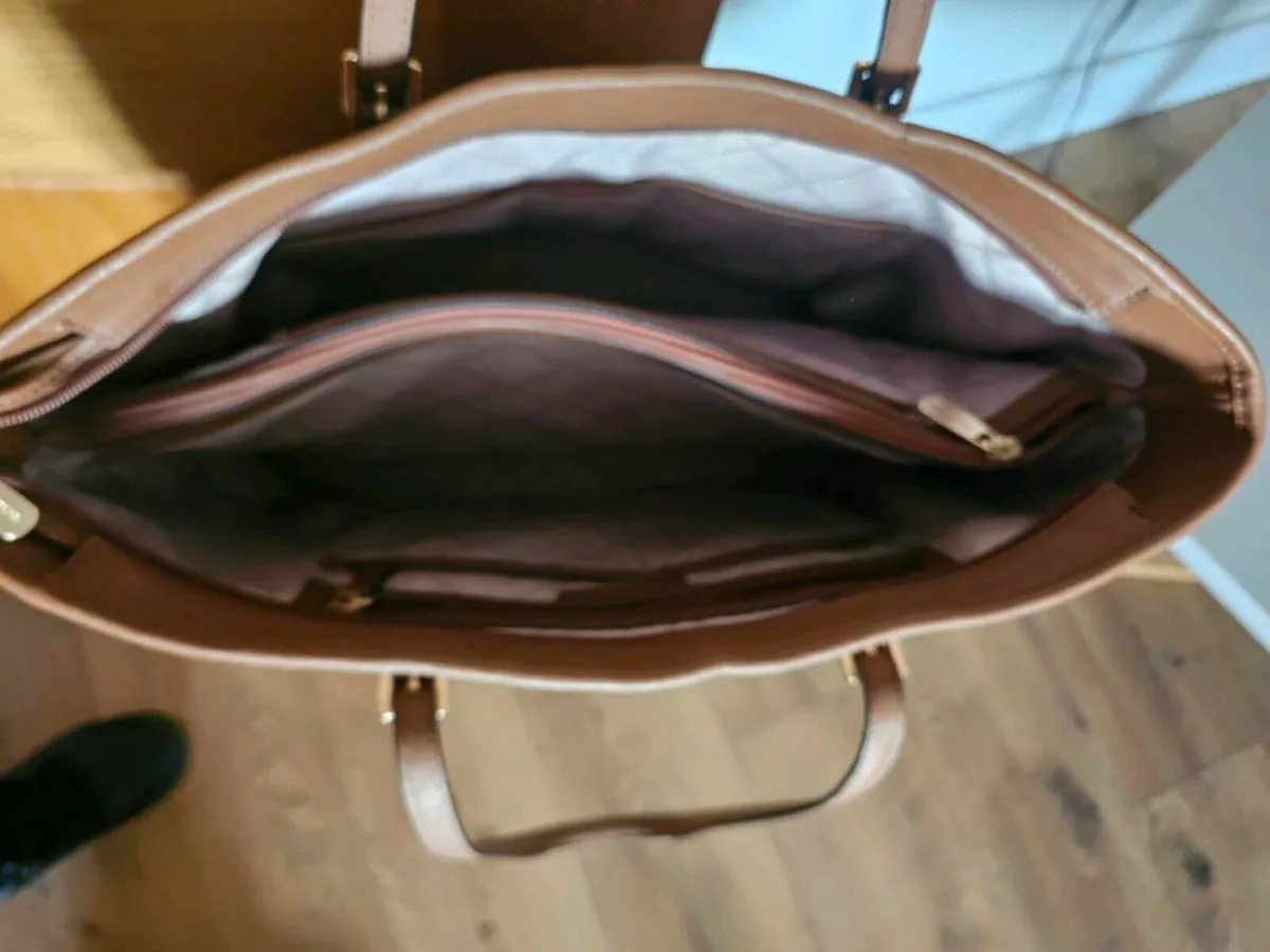 Genuine Michael Kors bag - Image 3