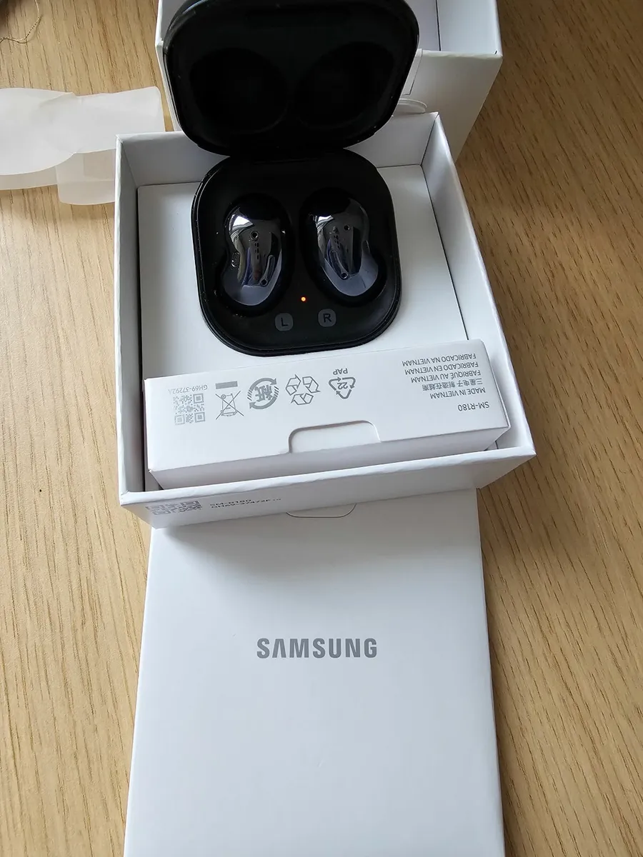 Samsung galaxy buds live - Image 3