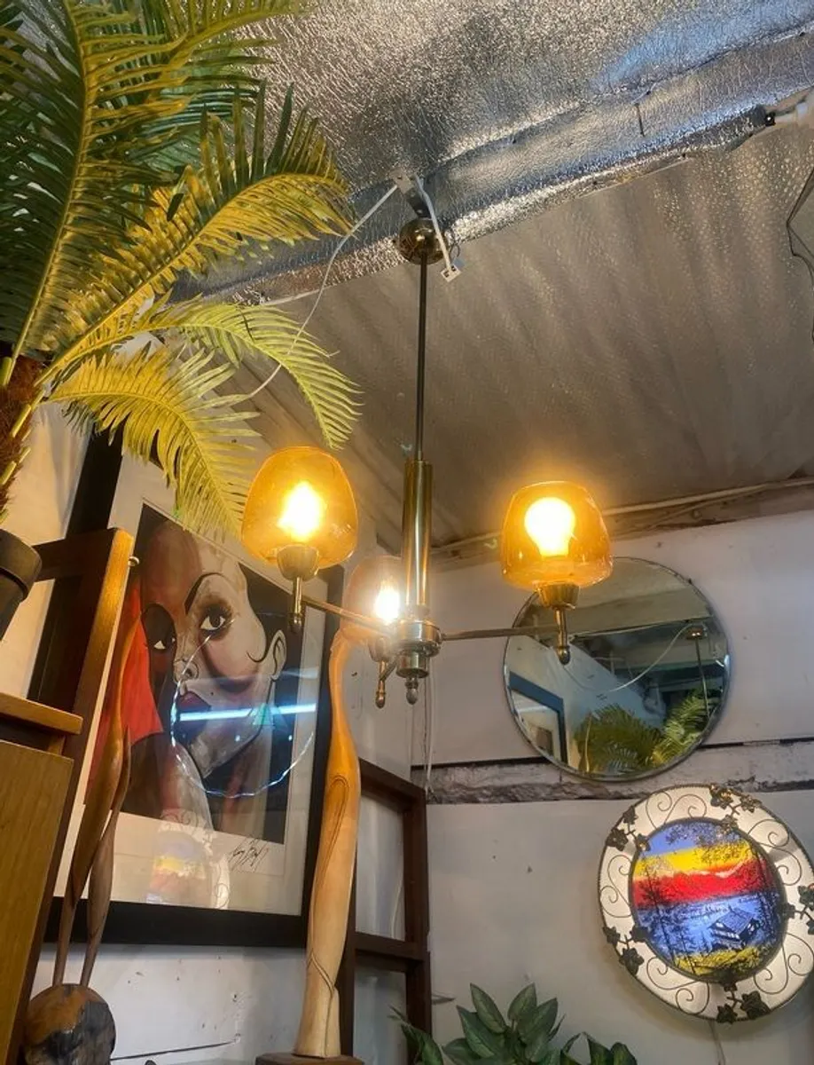 Vintage mid-century modern brass and amber glass three light pendant ceiling light fitting - Image 1