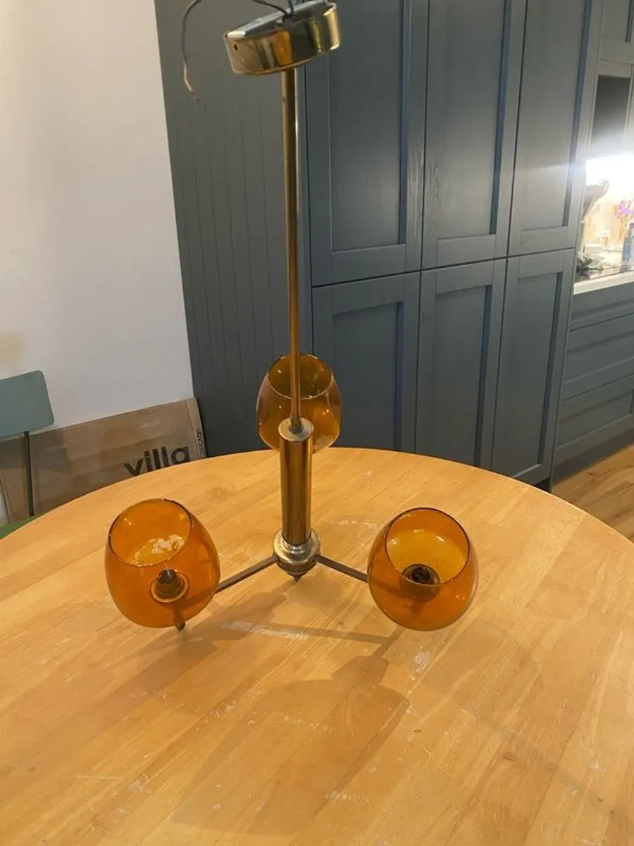 Vintage mid-century modern brass and amber glass three light pendant ceiling light fitting - Image 2