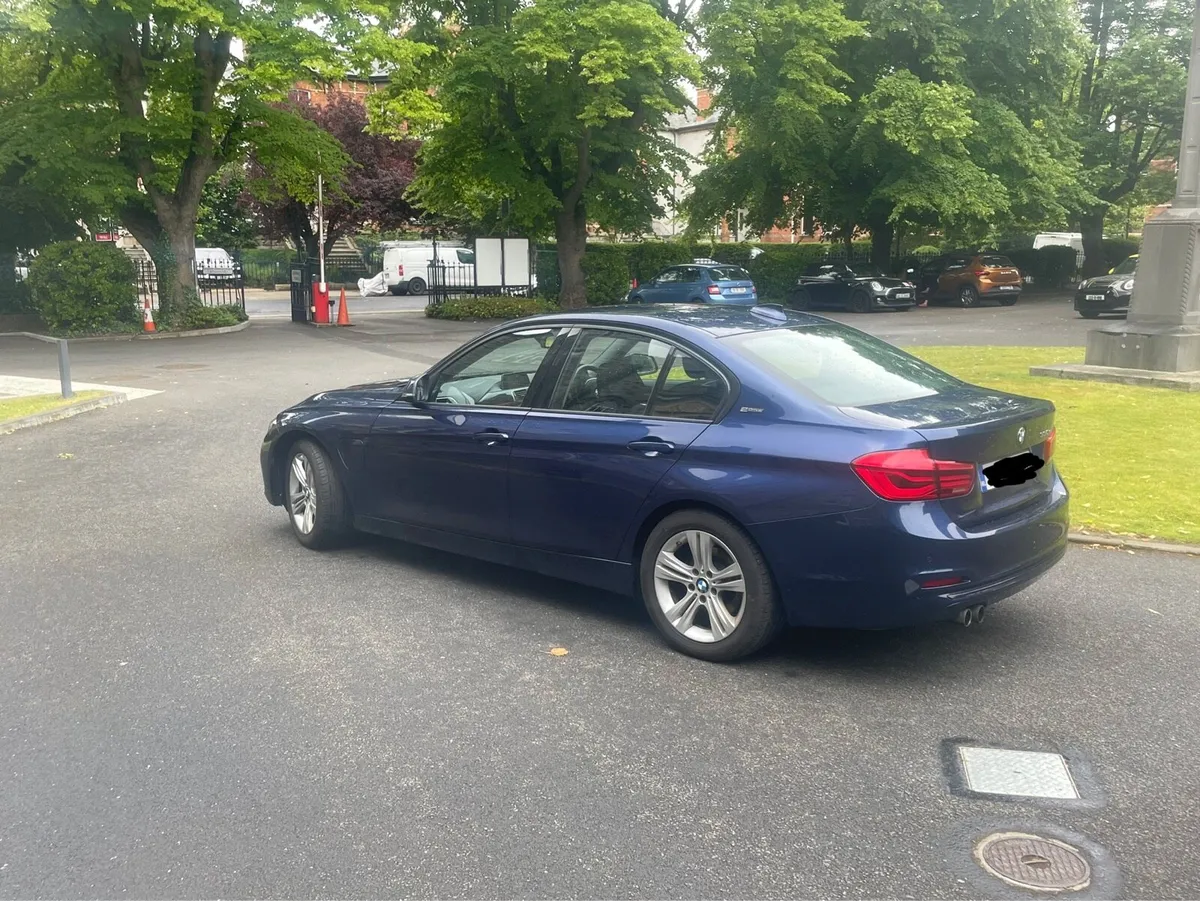 BMW 3 Series 330e 2016 - Image 2