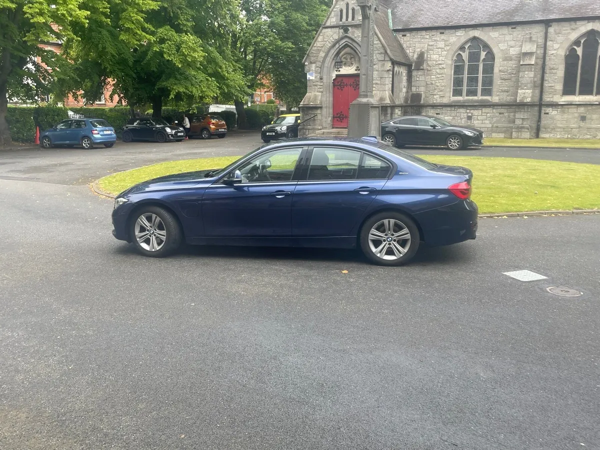 BMW 3 Series 330e 2016 - Image 3