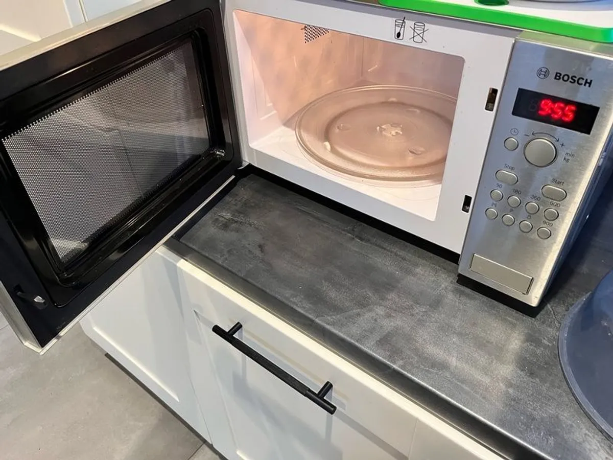 Bosch Microwave - Image 3