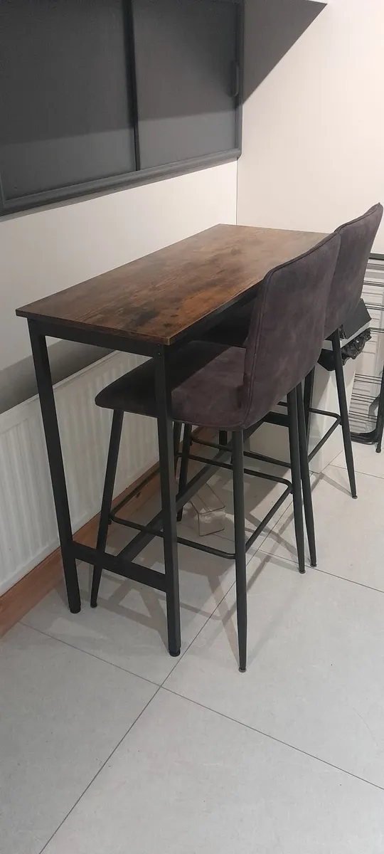 Bar table and 2 Bar stools - Image 1
