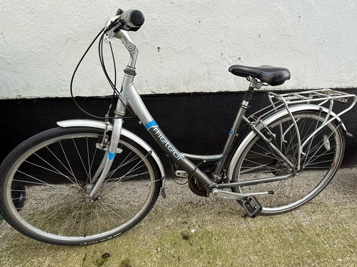 Meteor Goldrush Ladies Bicycle with light Aluminium frame - Image 1