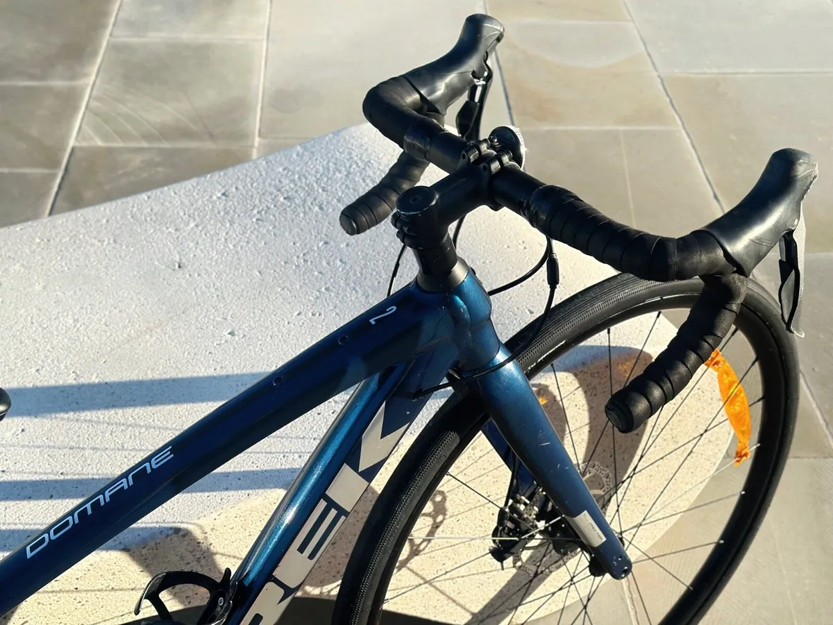TREK Road Bike - Image 4