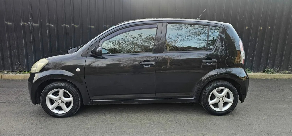 2010 Daihatsu Sirion - Image 2